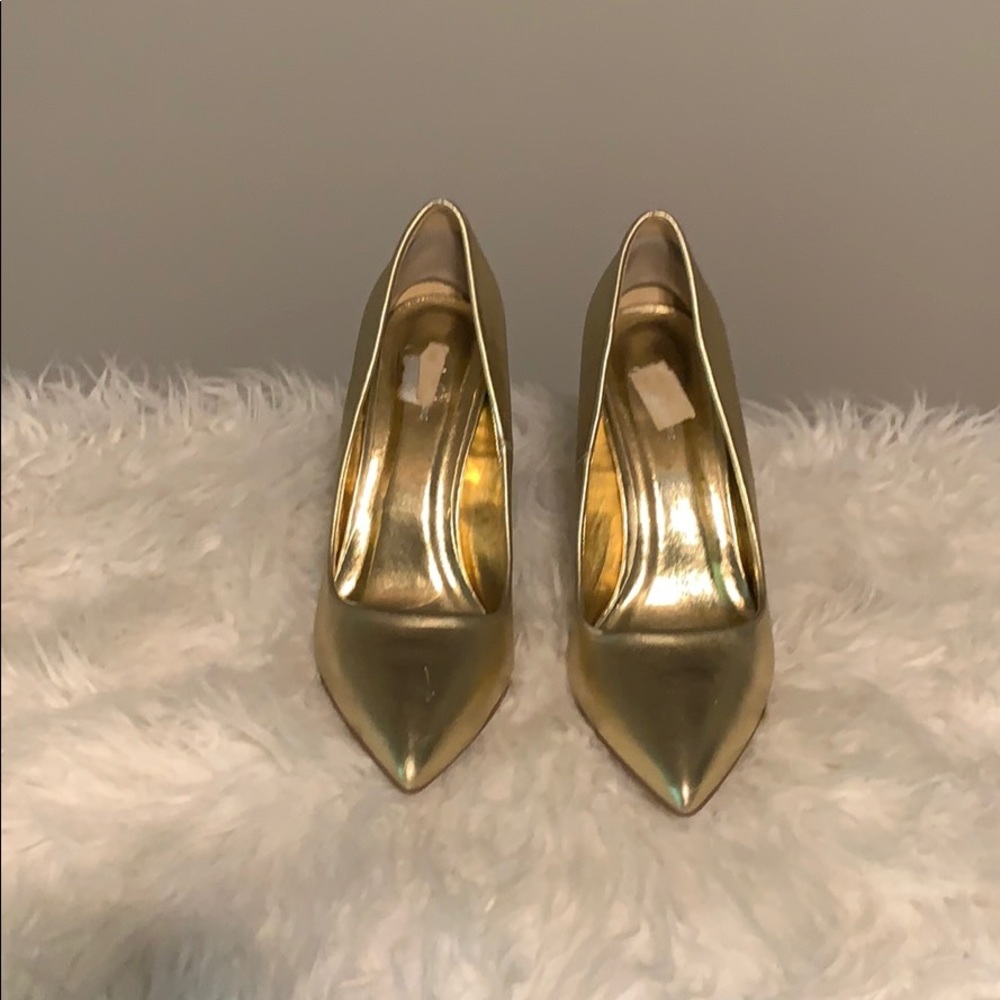 Gold pumps